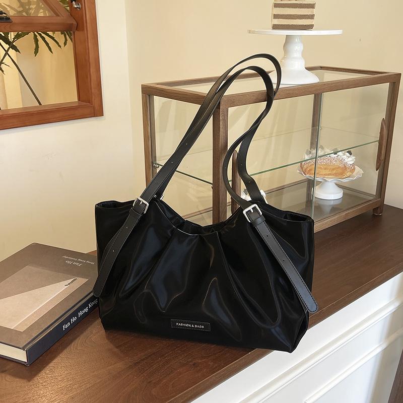 2025 Four Seasons Fashionable Versatile Tote: Simple, Casual, Niche Shoulder & Underarm Bag