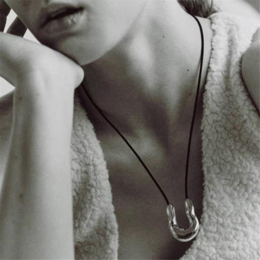 Tooxika Niche Personality Metal U-shaped Glossy Horseshoe Irregular Pendant Necklace Simple Luxury Collarbone Chain
