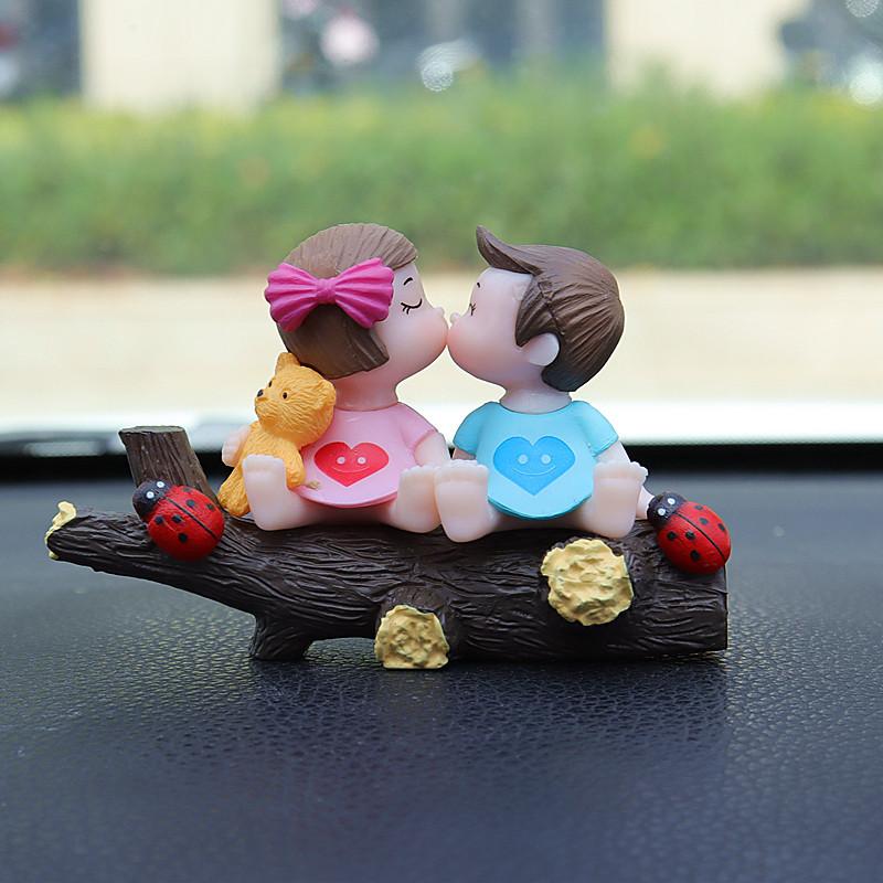 New Cute Couples Car Ornaments Tree Branch Figure Figurines Decorations Automotive Interior Dashboard Decor Accessories