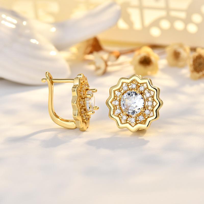 European and American 18K Gold Lace Stud Earrings, Versatile Women's Micro-inlaid Emerald Cutout Pattern Earrings and Earrings