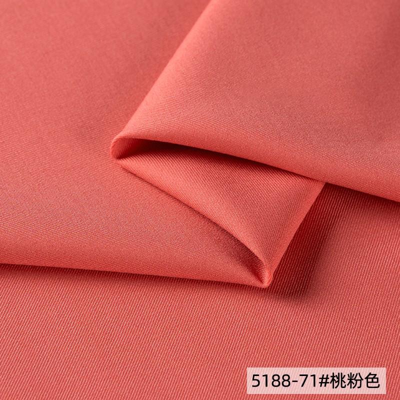 Seržový polyesterový materiál odolný proti pomačkání, mírně elastický, DIY angorově červený jarní a podzimní oblek, uniforma, pracovní bunda, látka