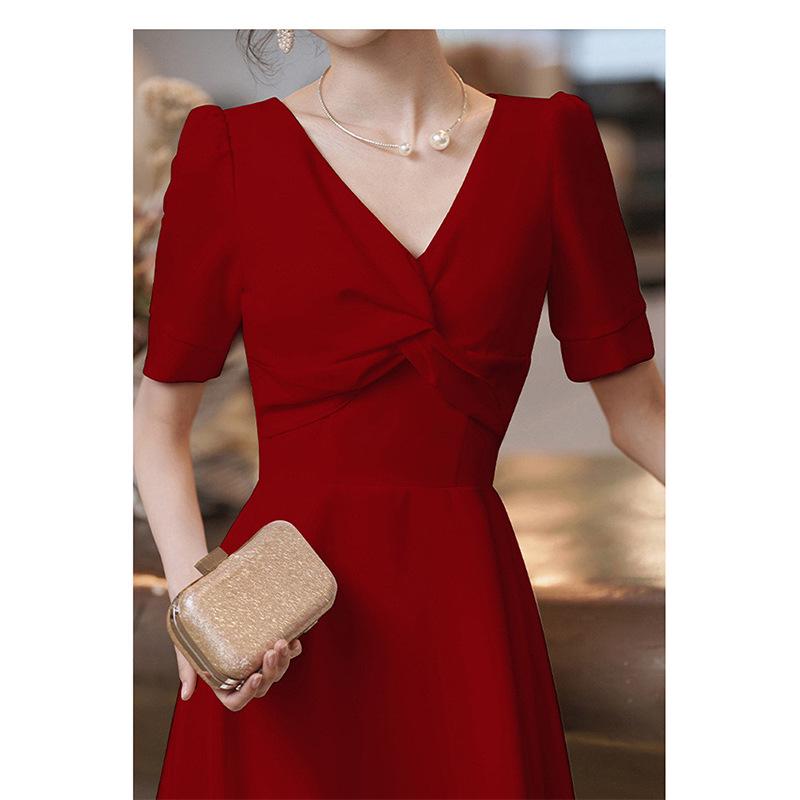 Rotes Sommer-Cheongsam-Kleid mit V-Ausschnitt für Braut oder Verlobung - Große Größe