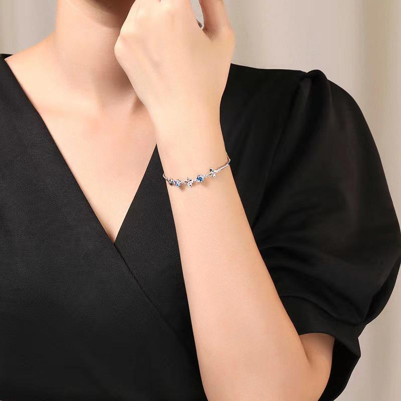 Diamond-Studded Zircon Clover Bracelet: Women s Versatile Lucky Flower Accessory