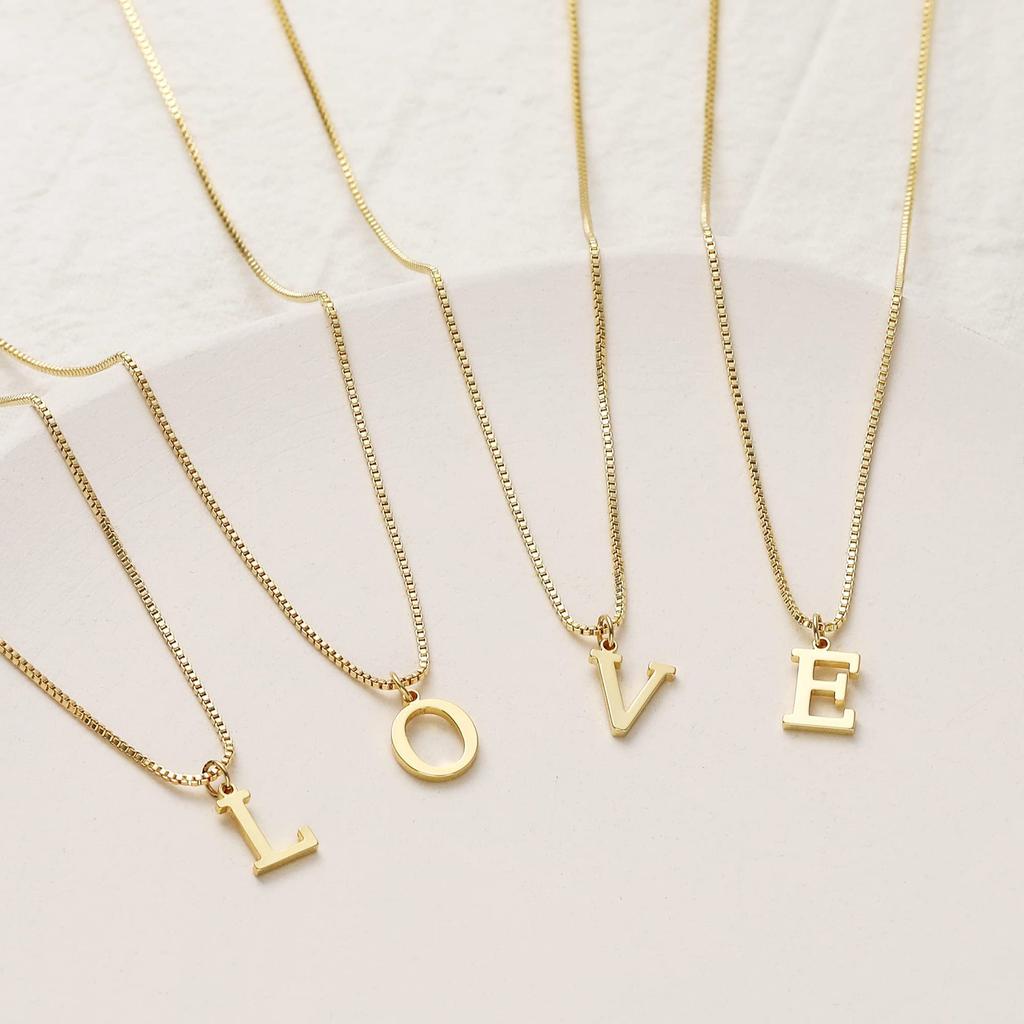 Colar com Inicial A-Z Banhado a Ouro 18K Colar de Letra Fofa em Aço Inoxidável para Mulheres