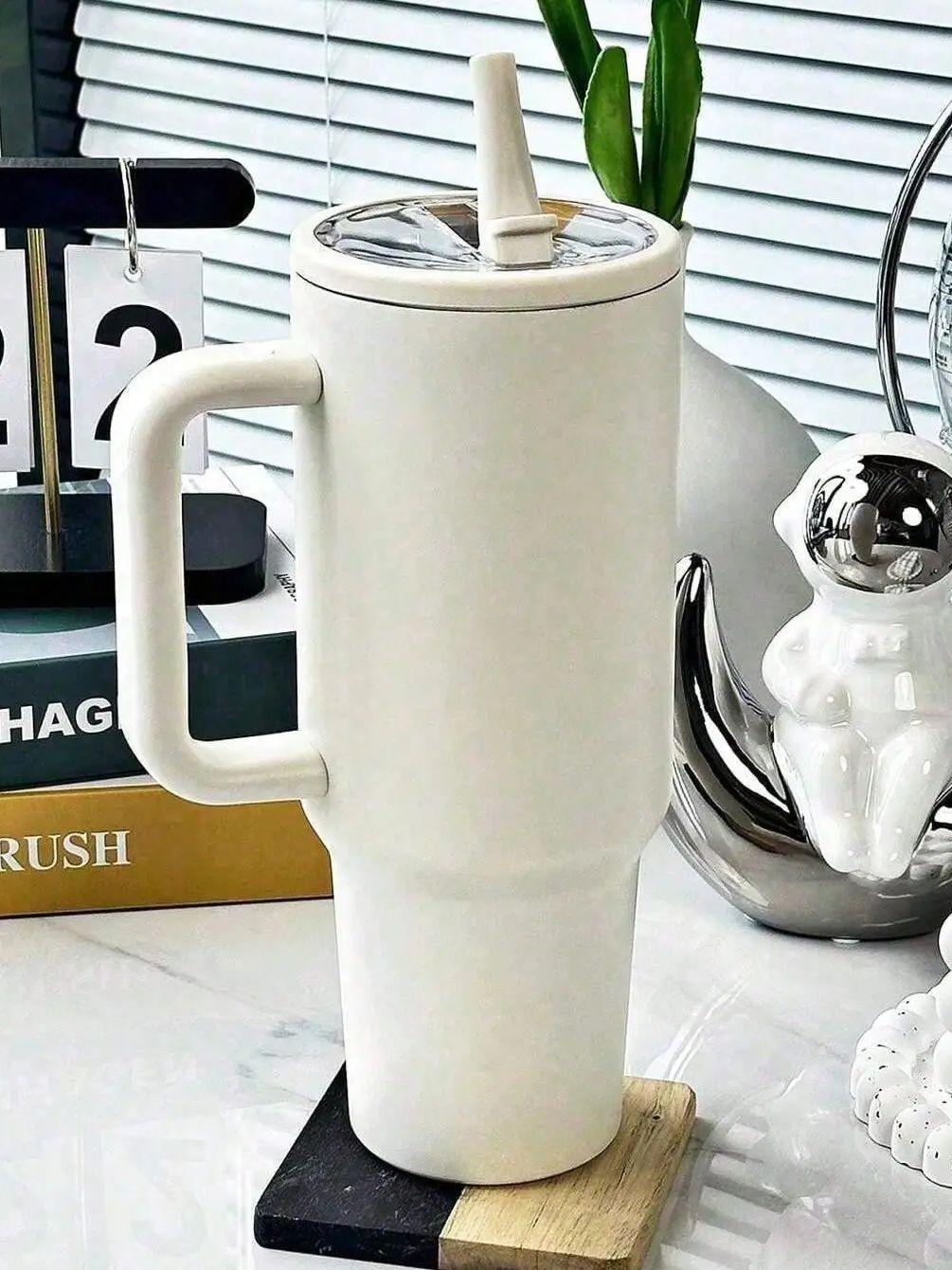 

Large Capacity Car Insulated Cup, 304 Stainless Steel, 40oz Big Straw Mug, High Aesthetic Ice King Cup with Outdoor Handle 1-1.5L белый