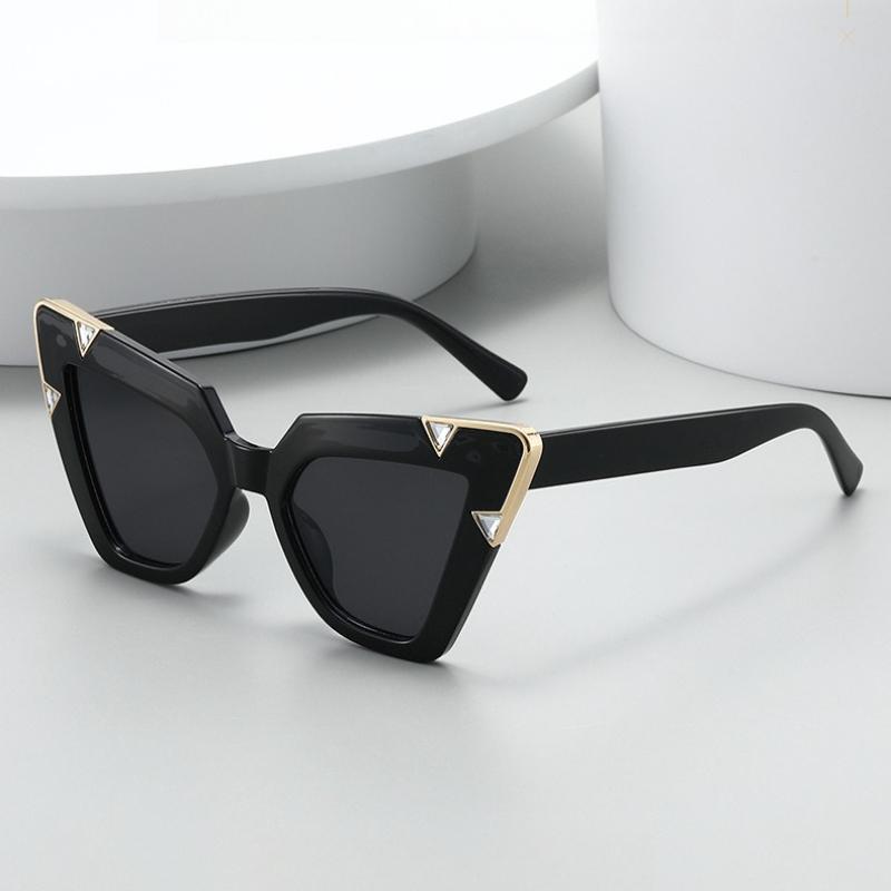 New Oversized Cat-Eye Sunglasses Women's INS Style Fashionable Diamond-Studded Shades Outdoor UV-Protective Eyeglasses