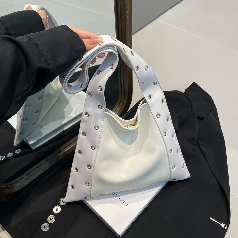 Trend Rivet Versatile Underarm Bag Women's Early Autumn Large Capacity Locomotive Wind Commuter Daily Tote Bag