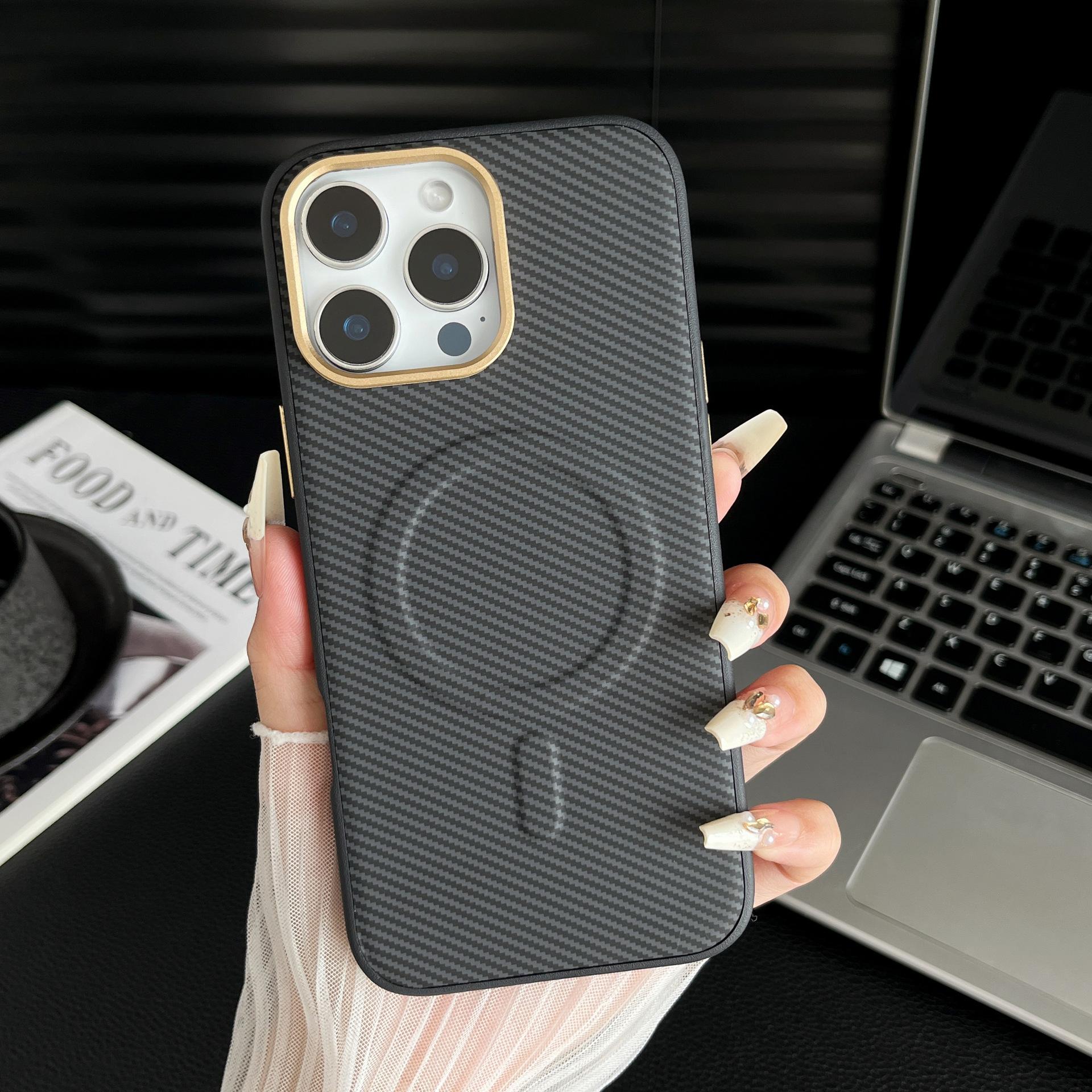 

Применимо к iPhone16ProMax Kevlar Carbon Chisel Dimension Mobile Case Магнитная присоска Apple 15 с металлическим кольцом объектива iPhone13Promax чёрный