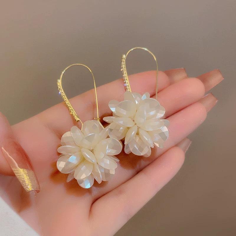 Elegant Shell & Zircon Flower Ear Hooks: Long Luxury Slimming Earrings for Women, Unique Design