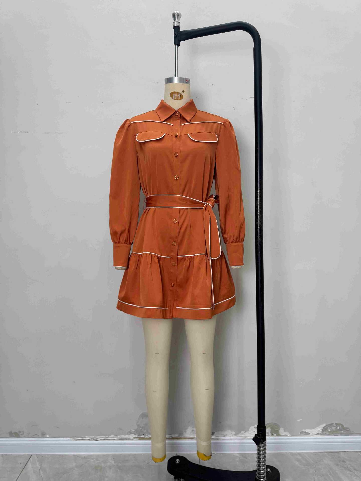 European and American fashion caramel contrasting color bright line decoration and belt tying waist strap design satin shirt dress european and american size s