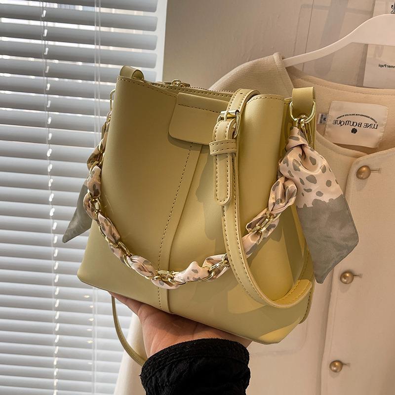 Vysoce kvalitní texturovaná malá taška pro ženy, letní crossbody taška, niche řetízková kabelka do ruky