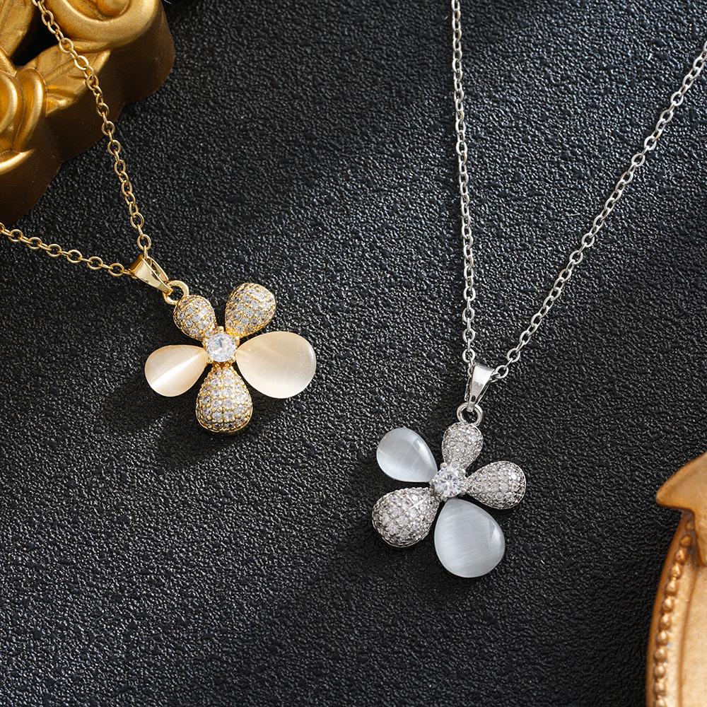 Titanium Steel Cat's Eye Four-Leaf Clover Necklace - Women's Fashion Light Luxury, Versatile Design 2026