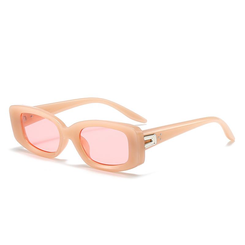 

Стильные унисекс квадратные солнцезащитные очки с изысканным видом, идеально подходящие для защиты от солнца и УФ-излучения.