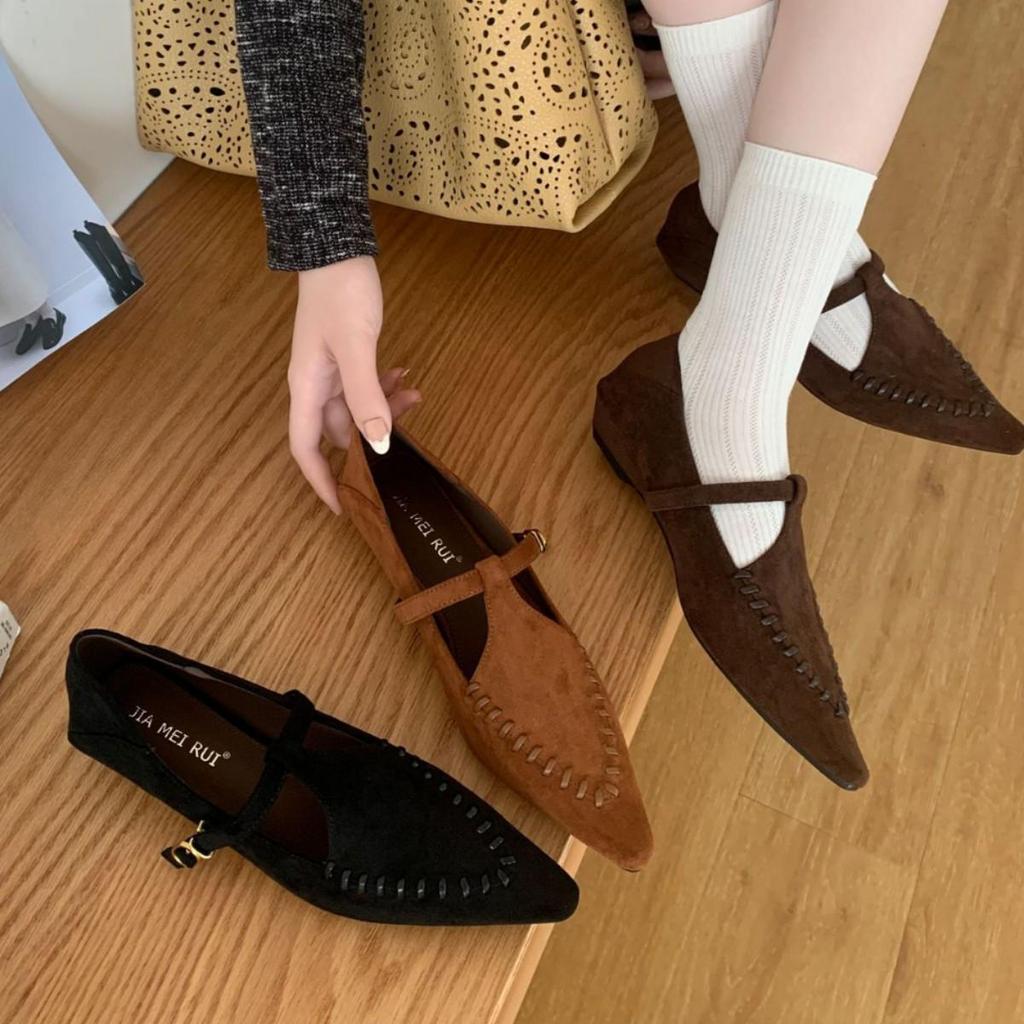 2025 Retro Mary Jane Damenschuhe: Spitze Zehenpartie, Keilabsatz mit Bohnenboden, Lederriemen, Blockabsatz