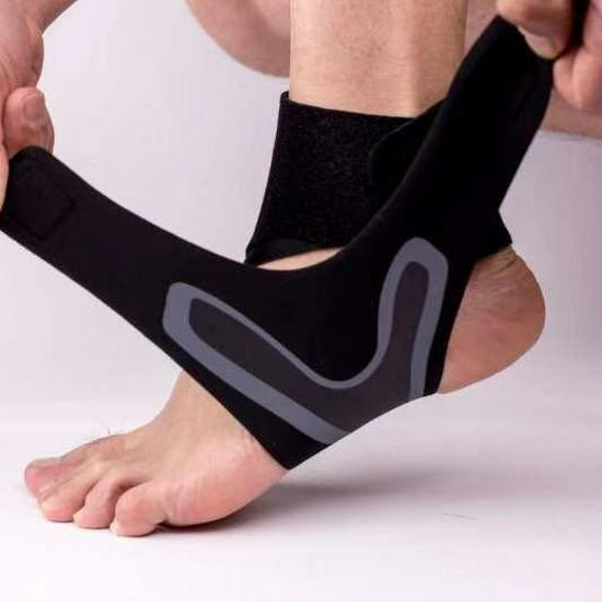

Exclusive Outdoor Compression Ankle Support Socks for Sports - Anti-Sprain, Protective Gear for Basketball, Football, Hiking, and Running M Right