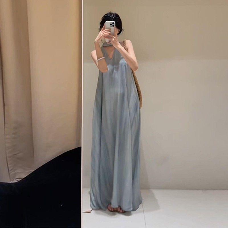 

Elegant Summer Plus Size V-neck Maxi Halter Dress for Women - Resort Style with Slimming Ribbon Accents S