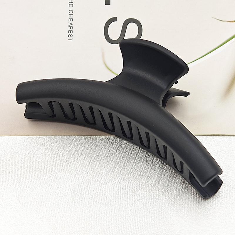 Curved Metal Shark Clip Woman Geometry Metal Hollow Hair Claw  Solid Color Ponytail Hairpin Light Luxury Hair Accessories