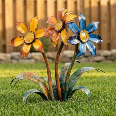 Retro Flower Garden Stake, Distressed Metal Flower Sculpture, Colorful Flowers Yard Art Stake, Rustic Outdoor Decoration for Lawn Pathway