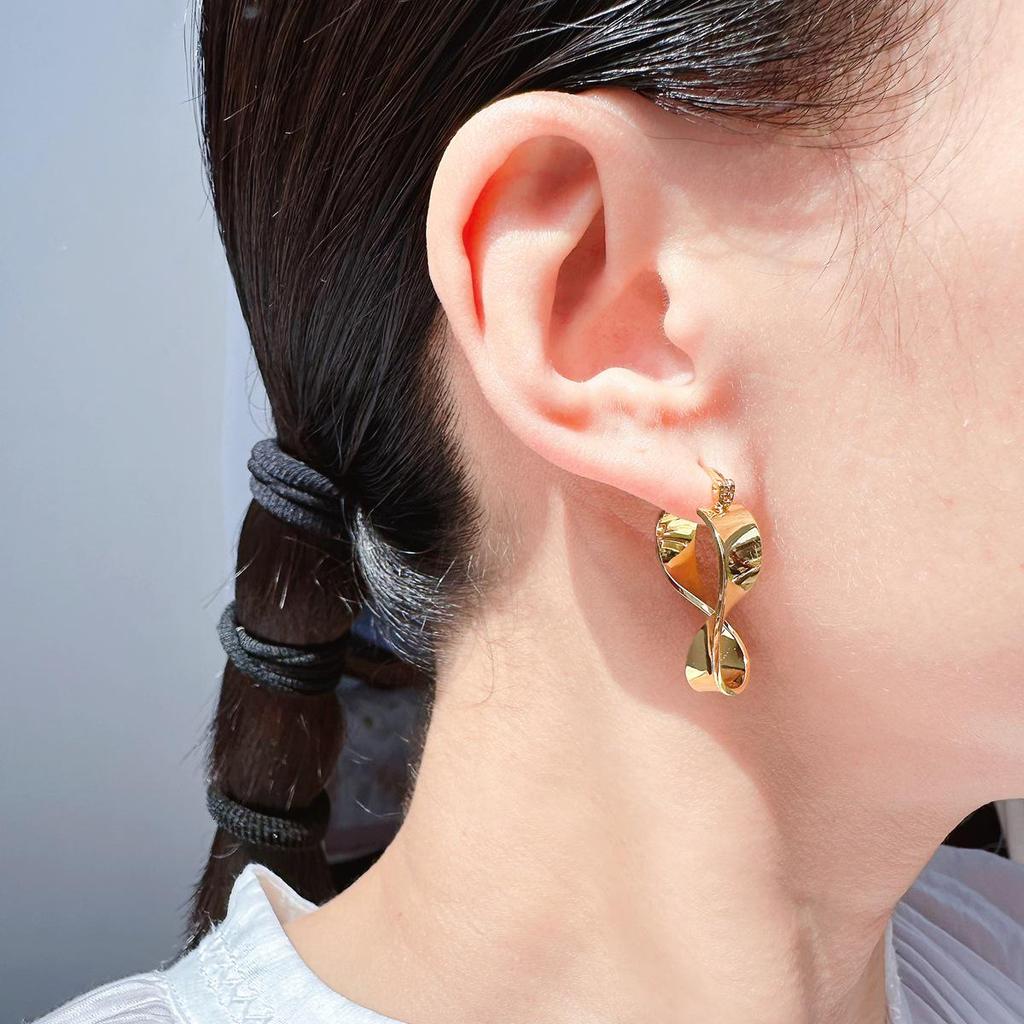 Minimalist Twisted Geometric Ear Cuffs: European & American Trendy Metal Style Earrings