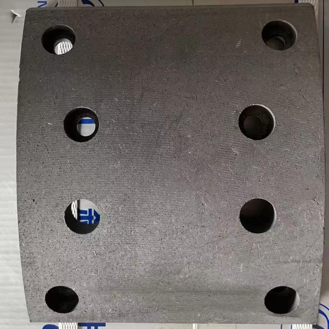 Sino Howo Truck Spare Part Brake Friction Pad Brake Pad Lining AZ450045000024 AZ450045000042 21.9000*17.7000*1.2000