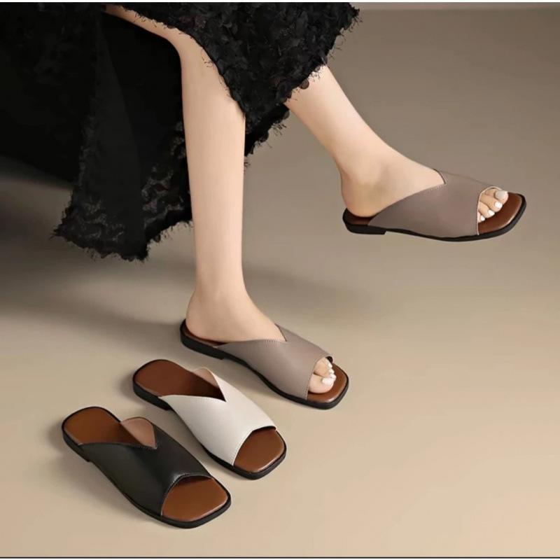 Korean Version of Temperament Cool Slippers for Women To Wear 2024 Summer New Square-headed Open-toed Simple Flat-bottomed Casual One-word Slippers