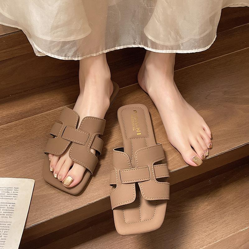 Retro Xiaoxiangfeng flat-bottomed slippers for women's summer wear 2025 spring and summer new models, one-pedal beach cool slippers for women