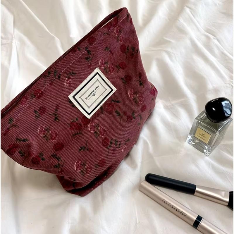 Single-compartment Pink Cosmetic Bag with Flowers Organizer 25 x 18 Fashionable