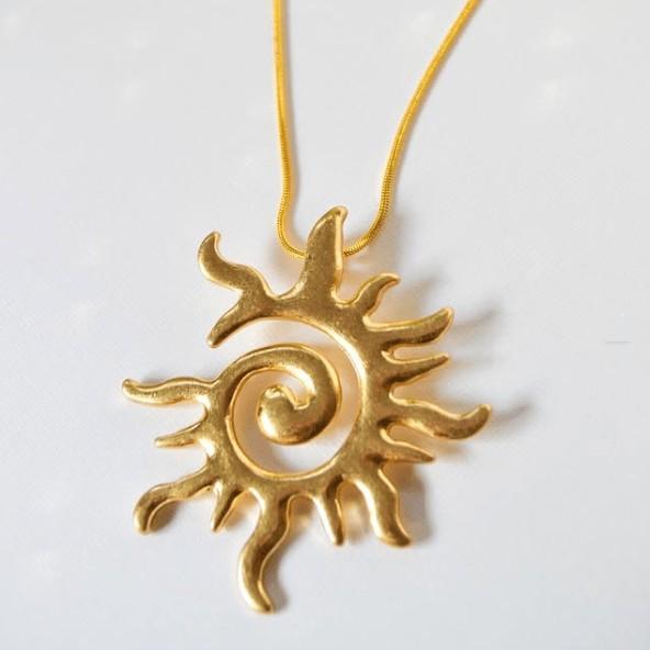 

Personality Retro Gold Color Lava Conch Sun Pendant Snake Bone Chain Necklace for Women Summer Beach Fashion Jewelry Accessories золотий
