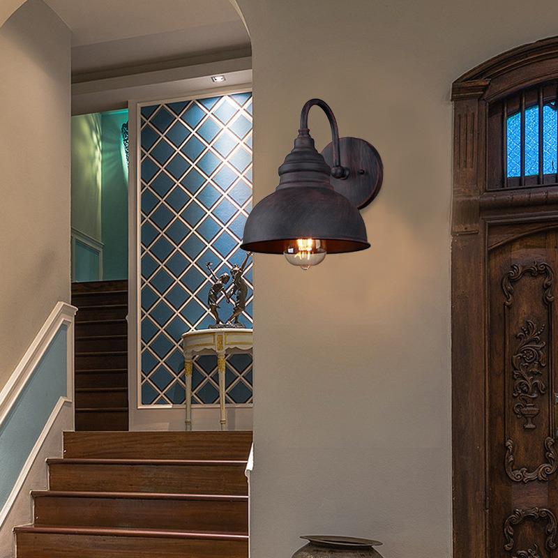 

Уличный настенный светильник из кованого железа: Ретро Кантри Индустриальный Стиль в Матовом Черном Красном. Frosted Black Red Retro Wall Lamp