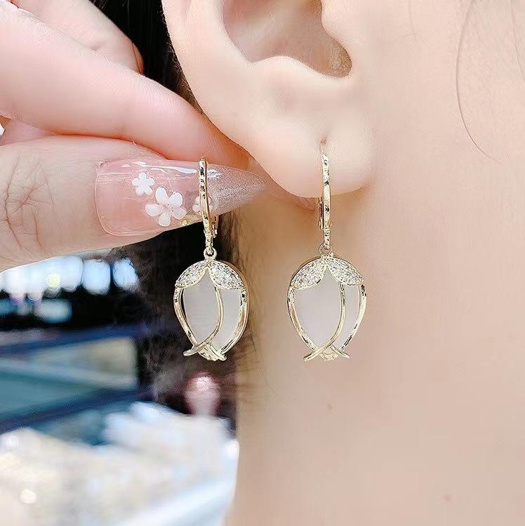 2023 High-End Tulip Ear Cuffs with Cat's Eye Stone Flower Dangle Earrings - Light Luxury and Versatile Fashion Jewelry