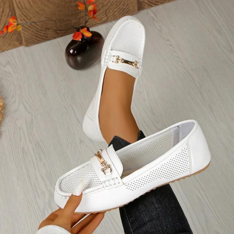 Fashion Plus Size 2025 New Hot Sale Women's Flats Shoes Outdoor Metal Decor Slip on Soft Sole Flats Comfortable Casual Walking Shoes