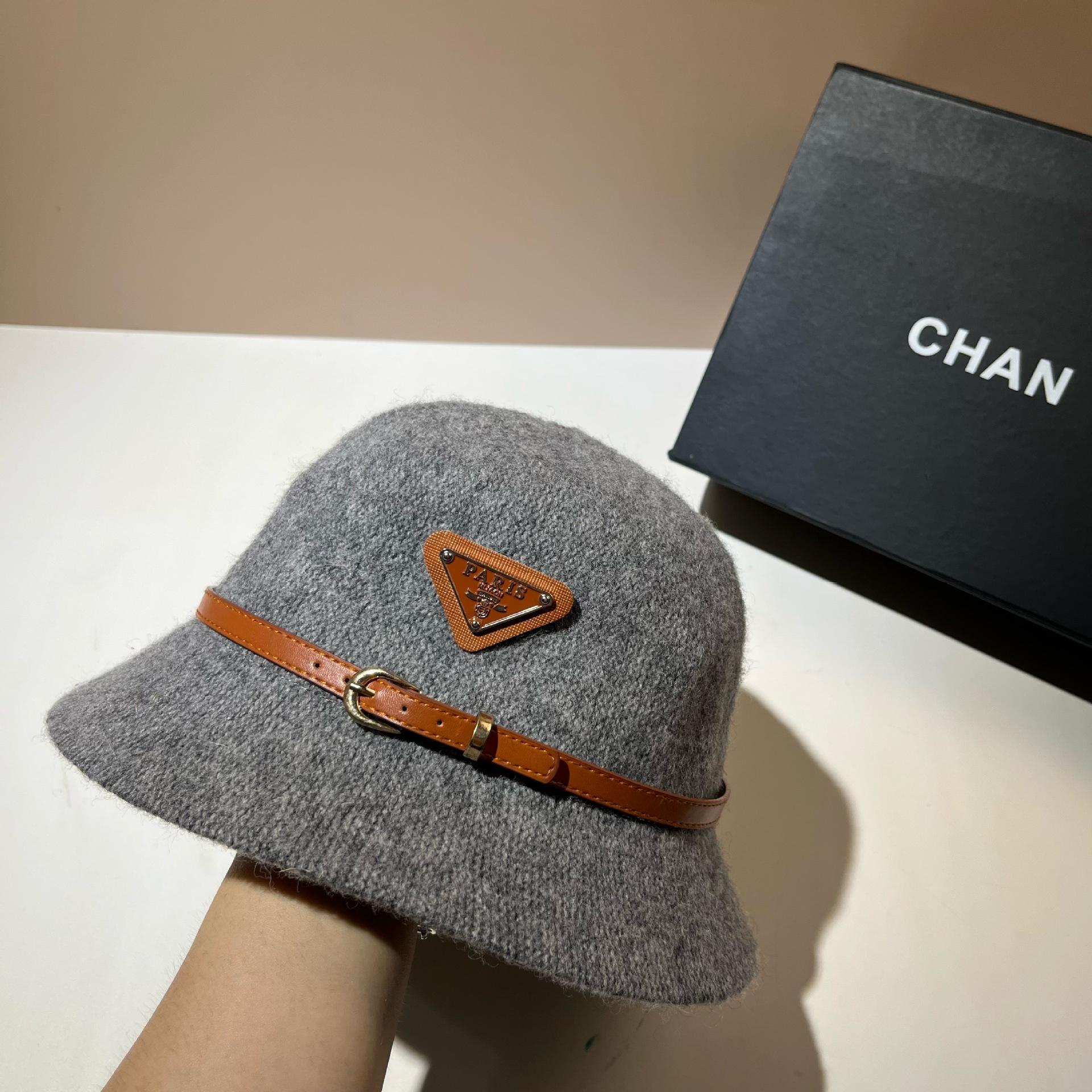 

French Belt Inverted Triangular Basin Hat Autumn And Winter New Wool Top Hat Fashionable High-End Warm Winter Fisherman Hat Children Adjustable світло-сірого кольору