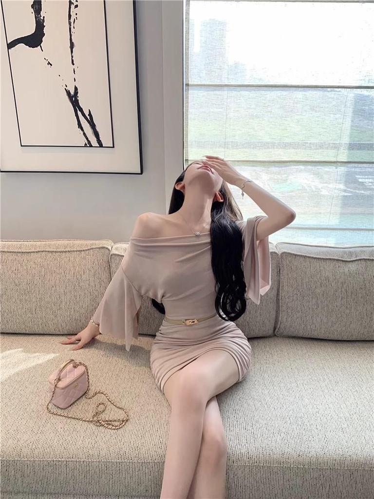 Herbst Schlankmachendes Off-Shoulder Langarm Mini Kleid – Damen Plissiert, Rückenfrei, Taillenbetont