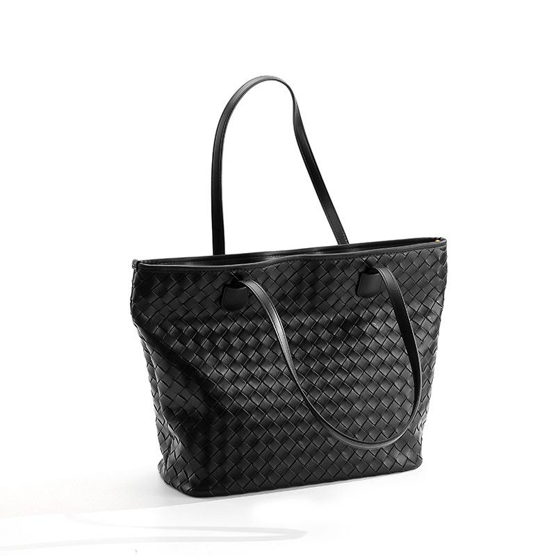 A Portable Commuter Tote Bag, A Fashionable and Casual Single-shoulder Bag