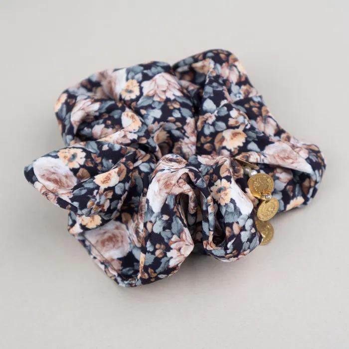 Fleur De Pearl Scrunchie _ Black
