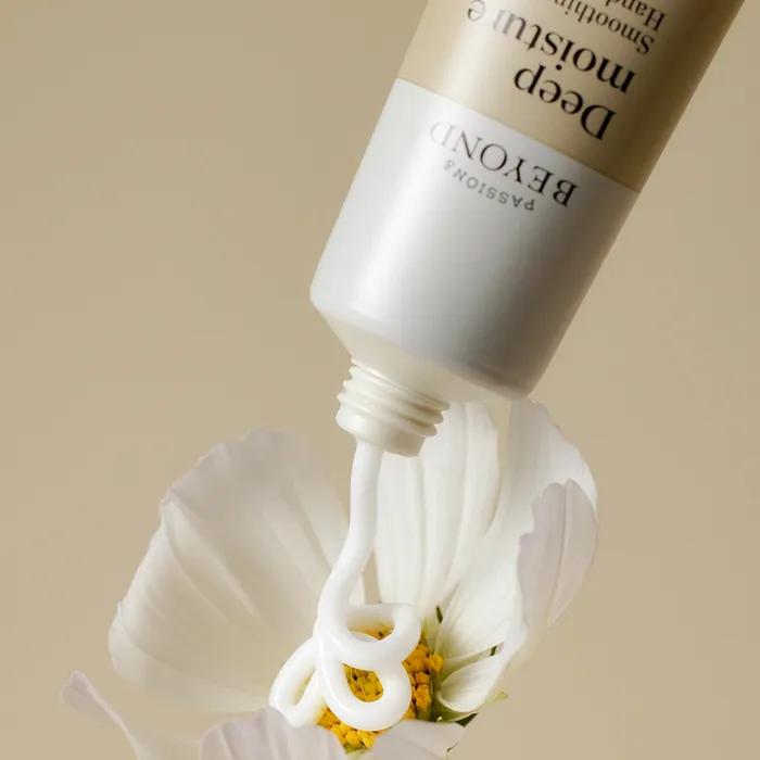 Beyond Deep Moisture Smoothing Hand Cream 30ml