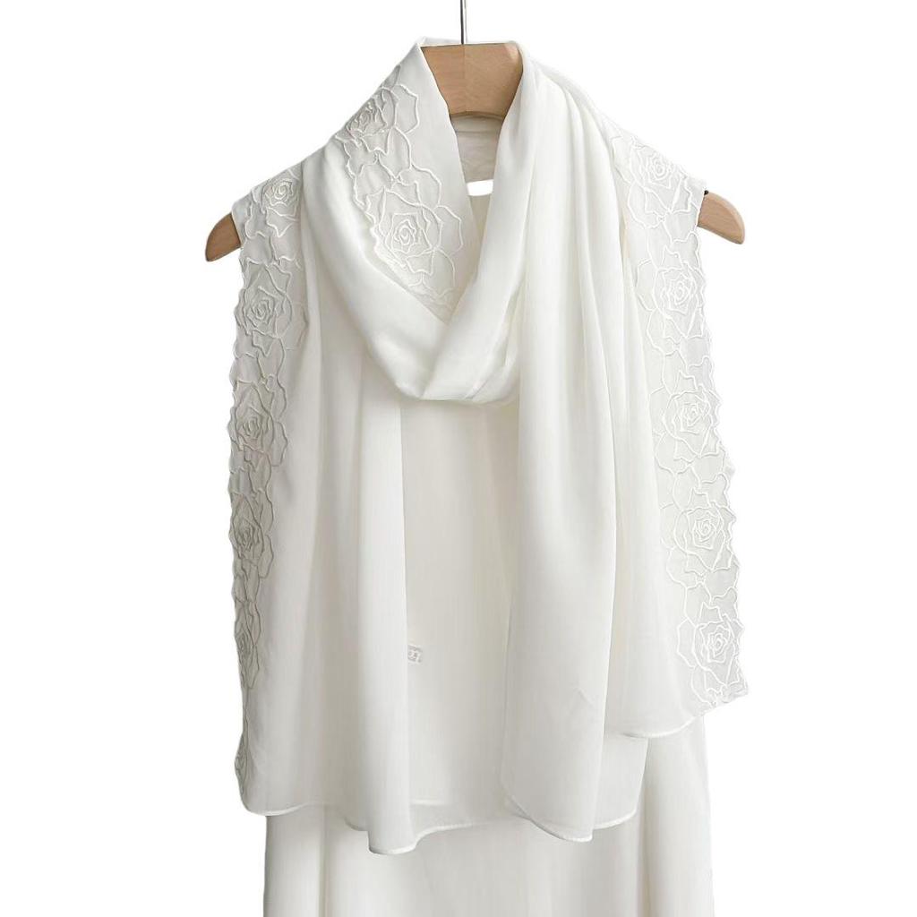Sciarpa da Donna in Chiffon Monocolore con Grande Ricamo Floreale – Versatile Sciarpa di Seta & Protezione Solare