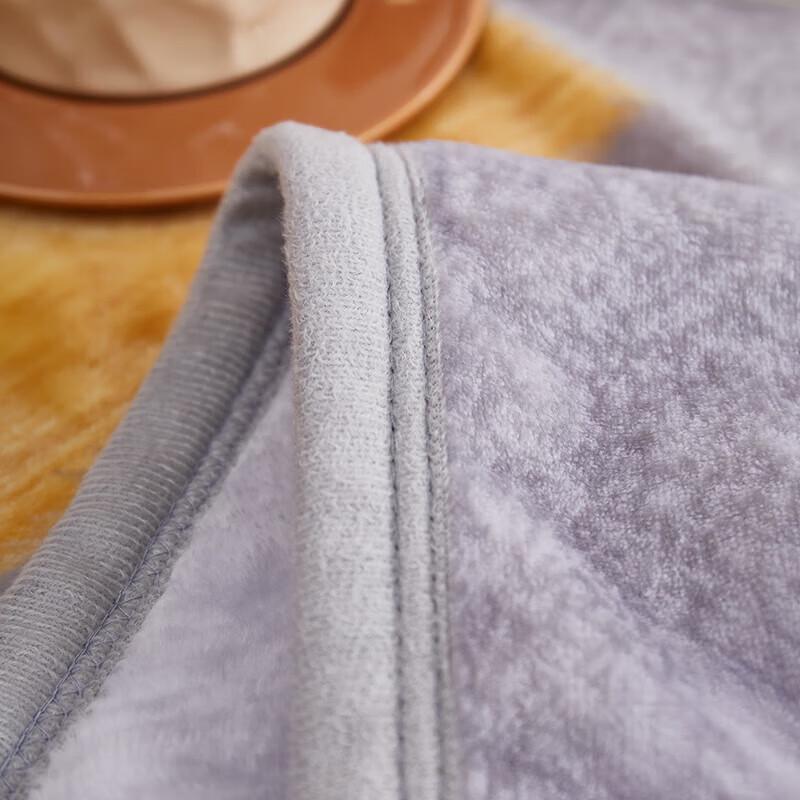 Beigeman Baroque Thickened Velvet Fiber Quilt