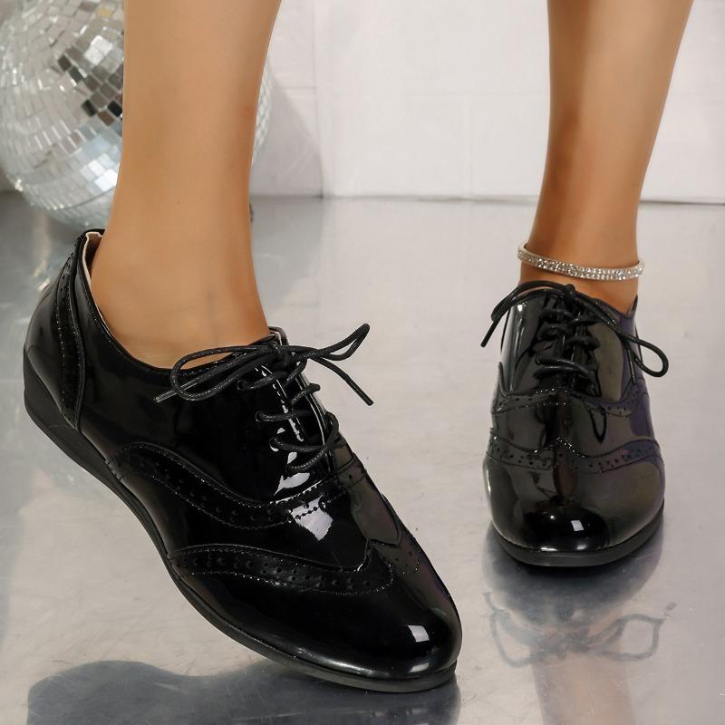 Spring and Autumn New Large Size Leather Shoes Women's Carved Lace-up Casual Single Shoes