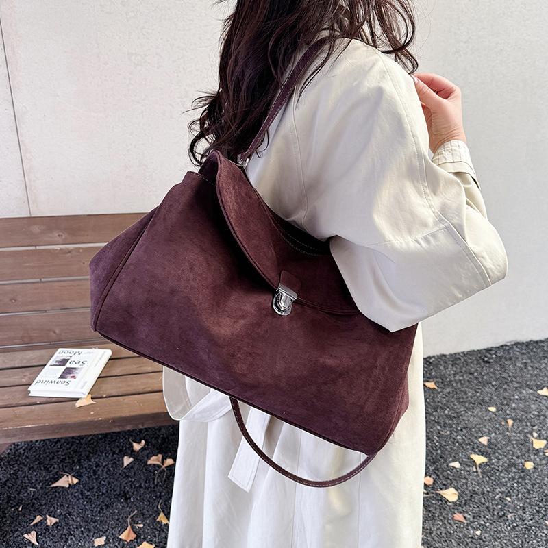 This Crossbody Bag Is A Fashionable and Retro Single-shoulder Bag for Women, Exuding A Sense of Sophistication and Simplicity