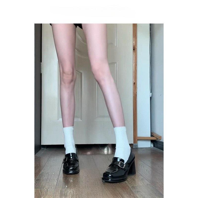 Women's Small Leather Shoes, High-heeled Patent Leather Waterproof Table, Thick Heel Square Head Single Shoes.