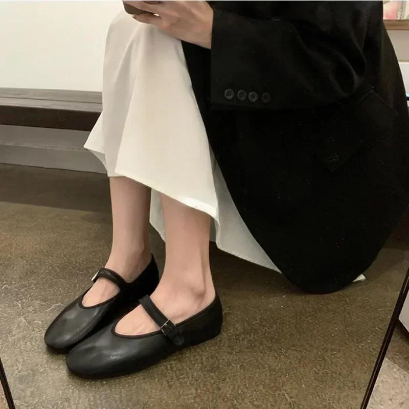 Spring and Autumn Soft Sheepskin Single Shoes Women's New Flat Bottom Buckle Straps Mary Jane Pumps Shoes Woman's Grandma Shoes