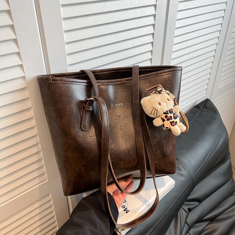 

Retro large-capacity tote bag women s 2025 new autumn and winter high-end versatile shoulder bag simple commuter bag for work single bag