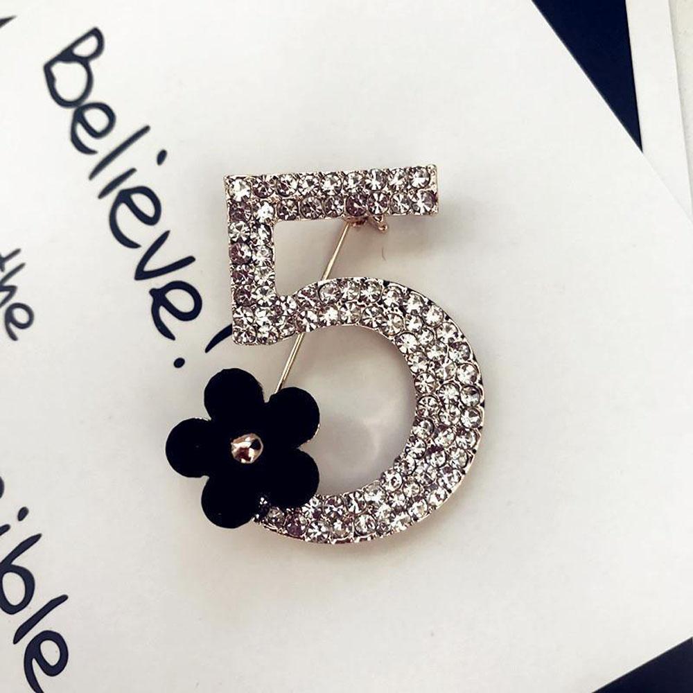 Numeric Lapel Pin Rhinestone Lapel Pin Number 5 Brooch Blossom Corsage Gold Alloy Insignia Digit Five Badge For Elegant Sweater