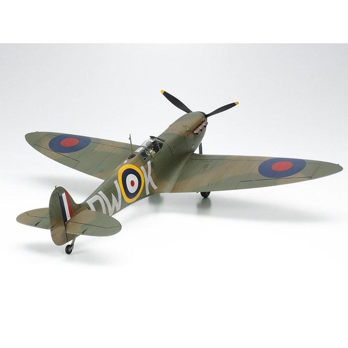 Tamiya Supermarine Spitfire Mk.I & Tilly 1/48 Scale Model Kit 25211 (35.1 cm x 20.2 cm x 7.5 cm)