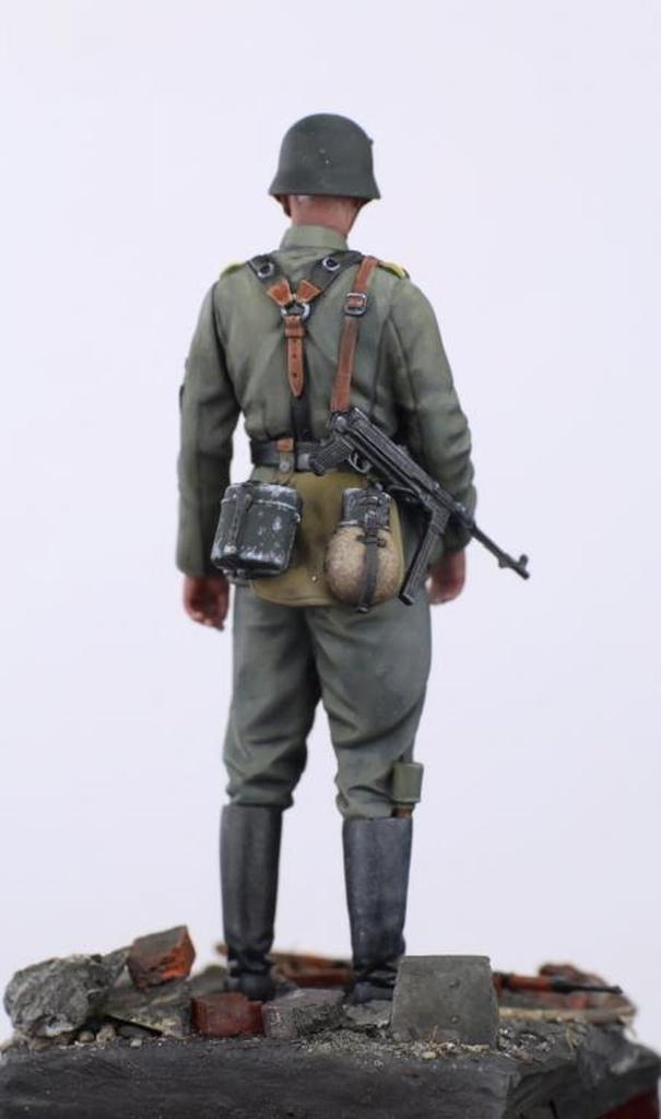 The Body WW2 22nd SS Volunteer Cavalry Division Maria Theresa Soldier 2 Resin Kit TBO35230 1/35 (person)