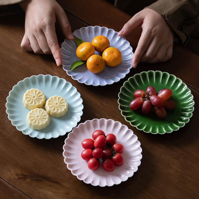 Exquisite Chinese Round Dessert Plate - Perfect for Snacks, Tea, Fruit, or Cakes