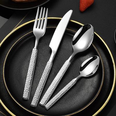 Verdicktes Edelstahl Besteckset Western Gehämmertes Muster Löffel Gabel Messer Geschirrset Tischgeschirr Utensilien für die Küche