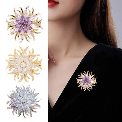 Women Brooch High-Gloss Rhinestone Inlay Sparkling Chrysanthemum Design Lapel Pin Non-Slip Buckle Scarf Badge Clothing Bags Accessories