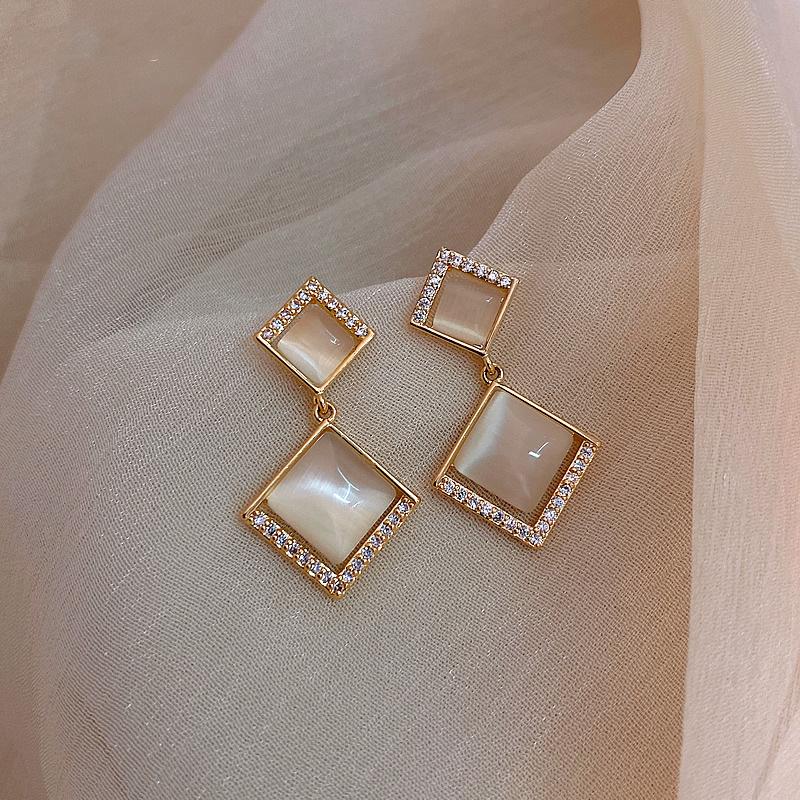 Silver Needle Diamond Stud Earrings: Elegant, Simple Design for Women